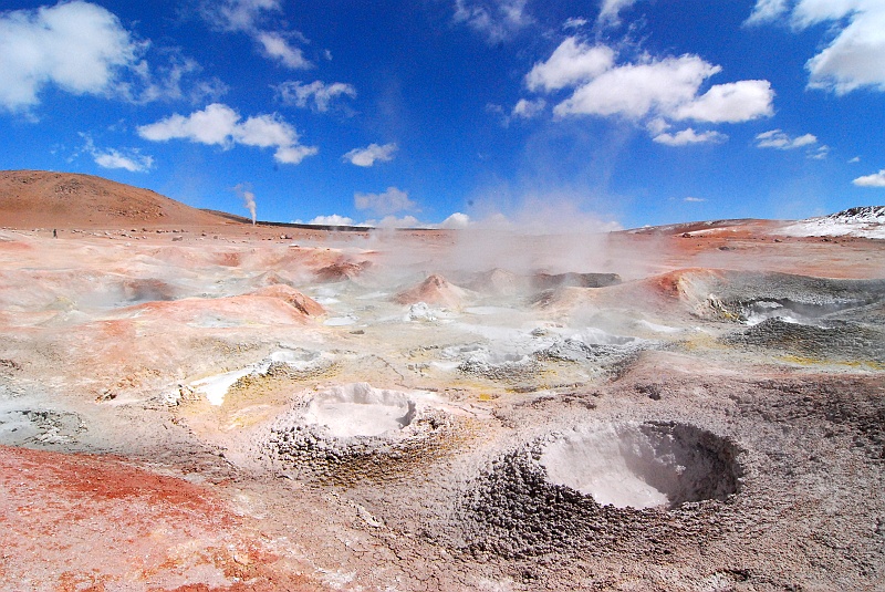 Laura i Astronom_super-39.JPG - Bulgoczące gorącym błotem kratery - niesamowite wrażenia kolorystyczne i zapachowe. A i do audio nie można się przyczepić. (Zdjęcie: Laura i Astronom)